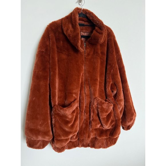 NWT PrettyLittleThings Brown Faux Fur Pocket Front Coat - Size Medium - Picture 3 of 10
